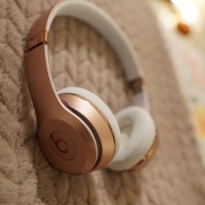 BEATS BY DRE rose gold solo 3